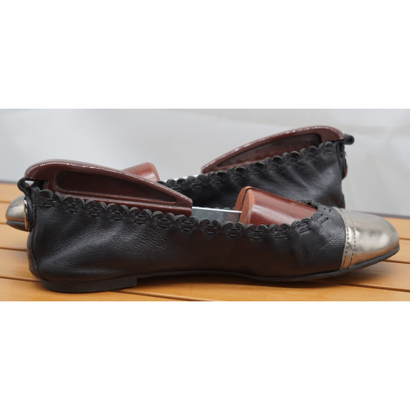 TORY BURCH ABBEY BLACK SILVER LEATHER REVA MEDALLION FLATS 7 $225 - Picture 5 of 11
